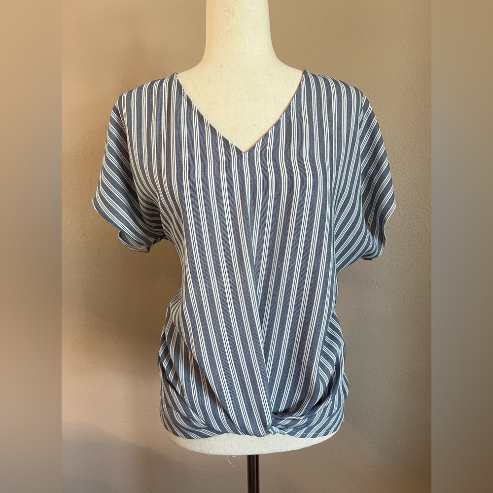 West Kei, Size Medium, blue/white stripes